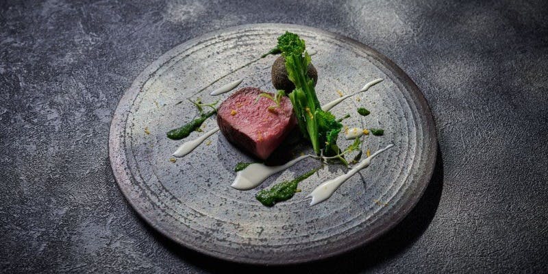 【贅沢ランチ御膳】月替り八種前菜や国産牛炙り、旬の甘味等全6品＋乾杯酒1杯付（平日限定）