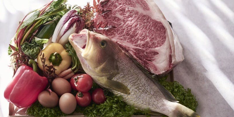 【贅沢ディナー】月替りテーマの国産牛サーロイン炙り、豊洲直送魚介など旬素材里山コース全8品