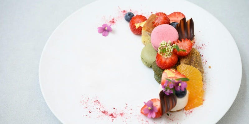 【記念日ディナーコース】メッセージ付デザートプレート 里山の旬を楽しむ月替わりコース7品＋乾杯酒1杯付