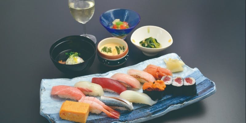 【昼食コース・香り】新　握り10貫・巻物・白ワインなど全8品