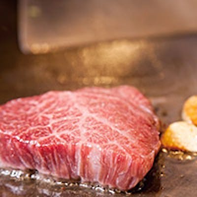 美味しい和牛とワインに酔いしれる至福のひと時を