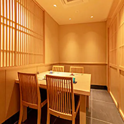 和のこだわりを尽くした店内