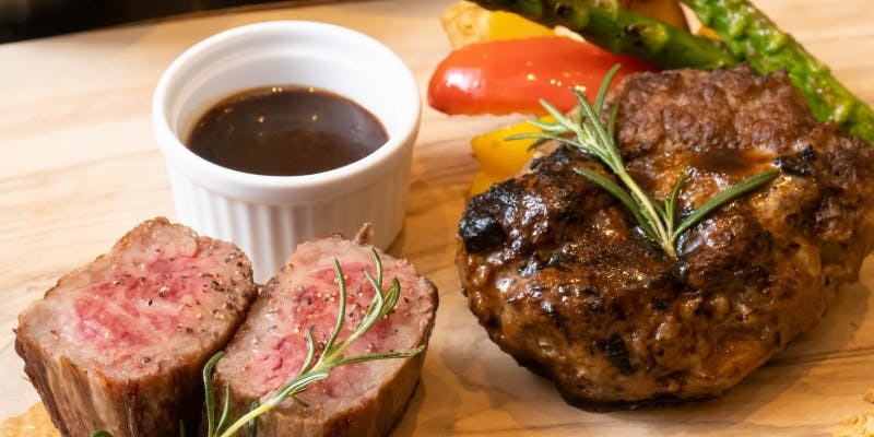 【食べ比べランチ】神戸牛ハンバーグステーキ180g＆黒毛和牛赤身80g！ご飯はお替り自由