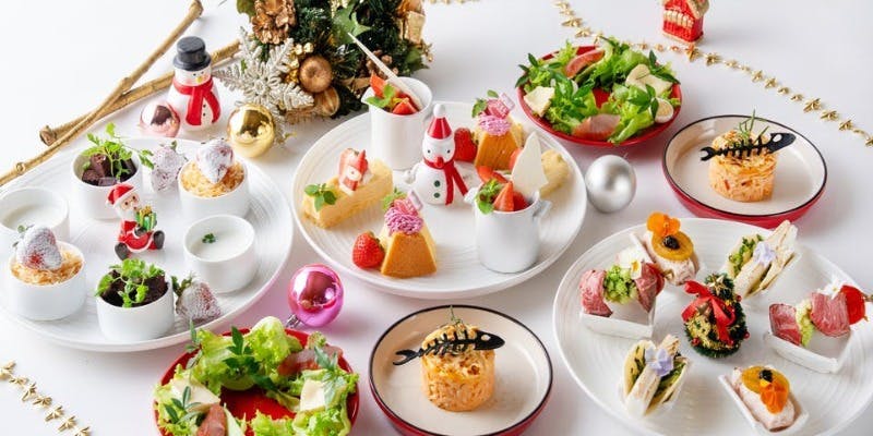 11/8～【アーリークリスマス アフタヌーンティー】 白い苺と赤い苺の出会い＋スパークリングワイン付き