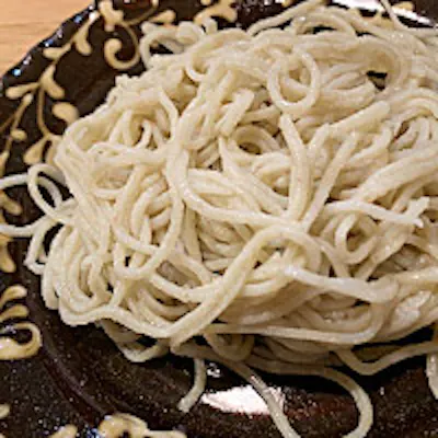 じっくり石臼で手挽きする手打ち蕎麦