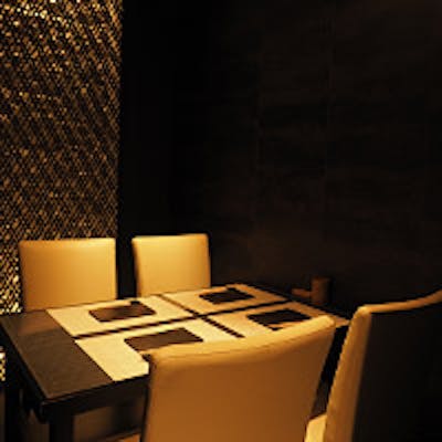 シックな雰囲気の店内