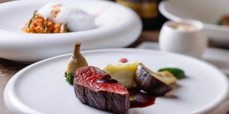 メインは国産牛フィレ肉の炭火焼！自慢の窯を使ったシェフのおすすめコース＋選べる2ドリンク