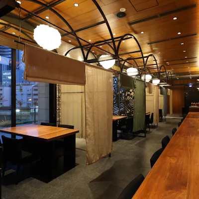 落ち着いた雰囲気の店内
