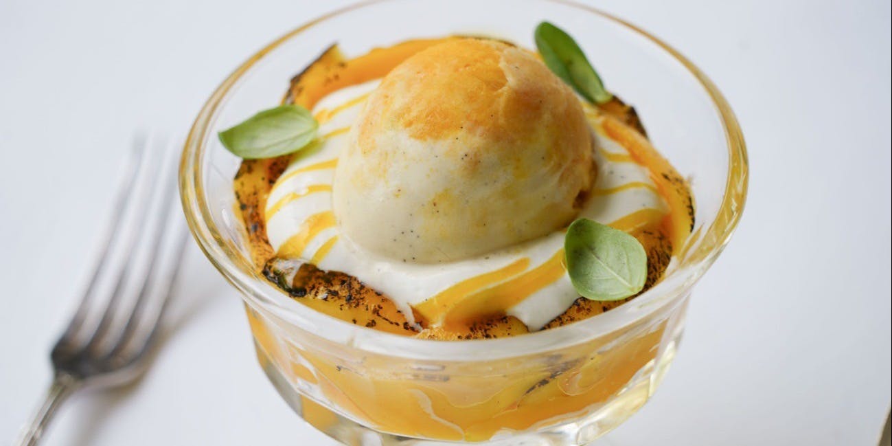 Les Desserts レストラン、ビストロ、カフェのデザート 心燃ゆる