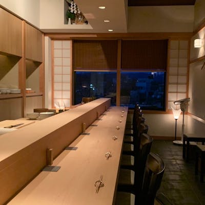 一週間にたった一日だけ 祇園で『鮨なかむら』の味を