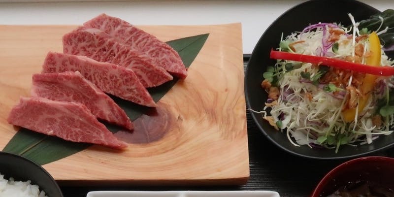 【近江牛ロース焼肉定食】ご飯、肉吸い、サラダ付（3名～個室選択可）