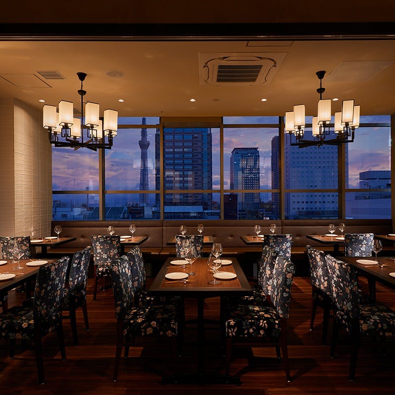 スカイツリーをご覧いただける窓際席もご用意しております。