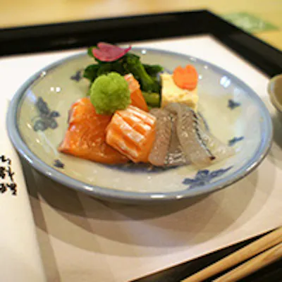 四季折々の京会席、上質な鰻をお酒とともに