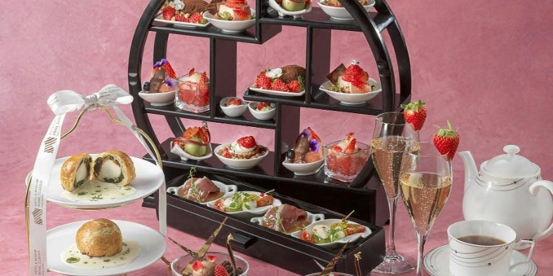 【苺とショコラのアフタヌーンティー】 （14時から16時入店限定）