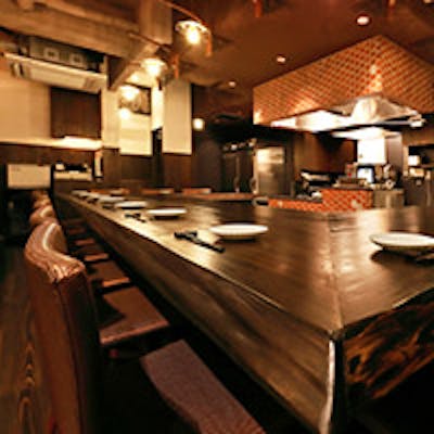 目を惹くカウンター席