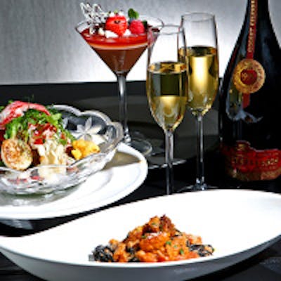 豊富に取りそろえる厳選ワイン