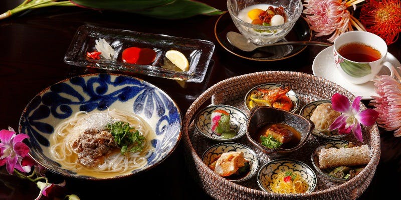 【香蓮コース】濃厚フカヒレスープ、選べる逸品料理、お食事など全6品＋1ドリンク