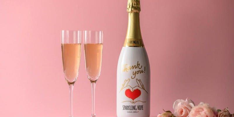 【記念日やお祝い事に】メインの黒毛和牛で記念日を華やかに演出＋グラススパークリングワイン