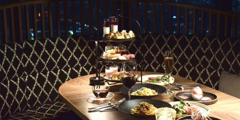 【贅沢ハイティー】季節のスイーツと国産牛フィレ肉のタリアータなどを含む全20品＋ドリンク付（平日限定）