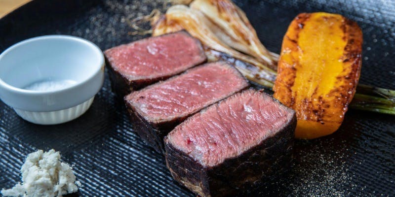 【Xmas2025】ラグジュアリープラン/A5和牛グリル・ナポレオンチェリーパイなど＋飲み放題（12/20～12/25）