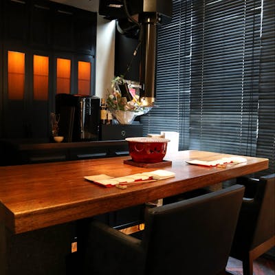 バーを改装した大人の社交場