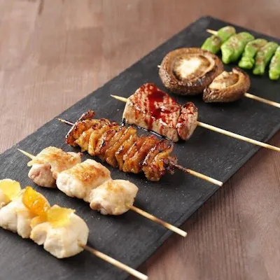 伝統の備長炭で焼き上げる、 こだわりの焼き物