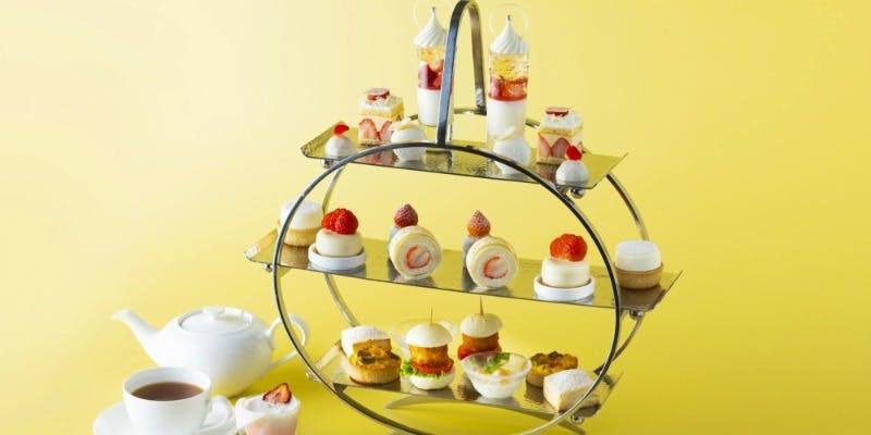 ホワイトストロベリーアフタヌーンティー＋スパークリングワインフリーフロー90分（23種カフェフリー）