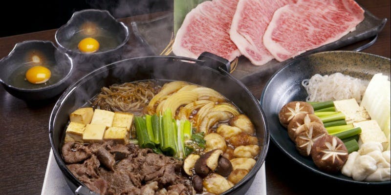 【松阪牛のすき焼きコース】季節の前菜八寸、野菜盛り合わせ、松阪牛の特選ロースなど（個室選択可）