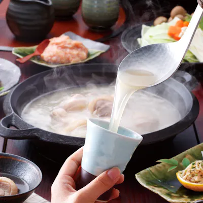 凝縮された雫、華味鳥の水たきスープ