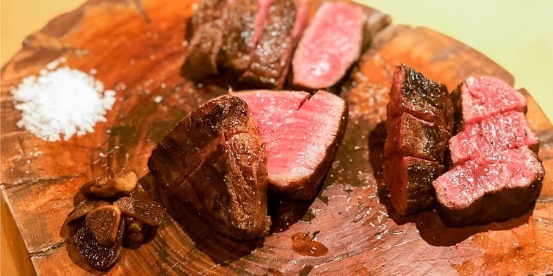 【牛タン、骨付き肉コース】熟成骨付きステーキと和牛タンがメイン　全8品