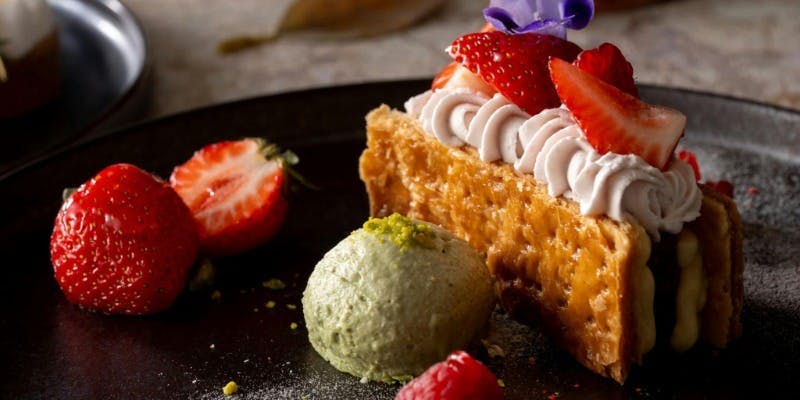 【Light Afternoon Tea】冬の味覚を存分に味わうスイーツとセイボリー全7種＋特製ミルフィーユ（平日90分）