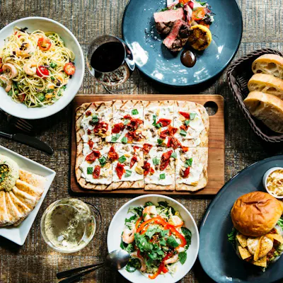 クラフトビール&ワインリストも充実。こだわりの料理とともに。