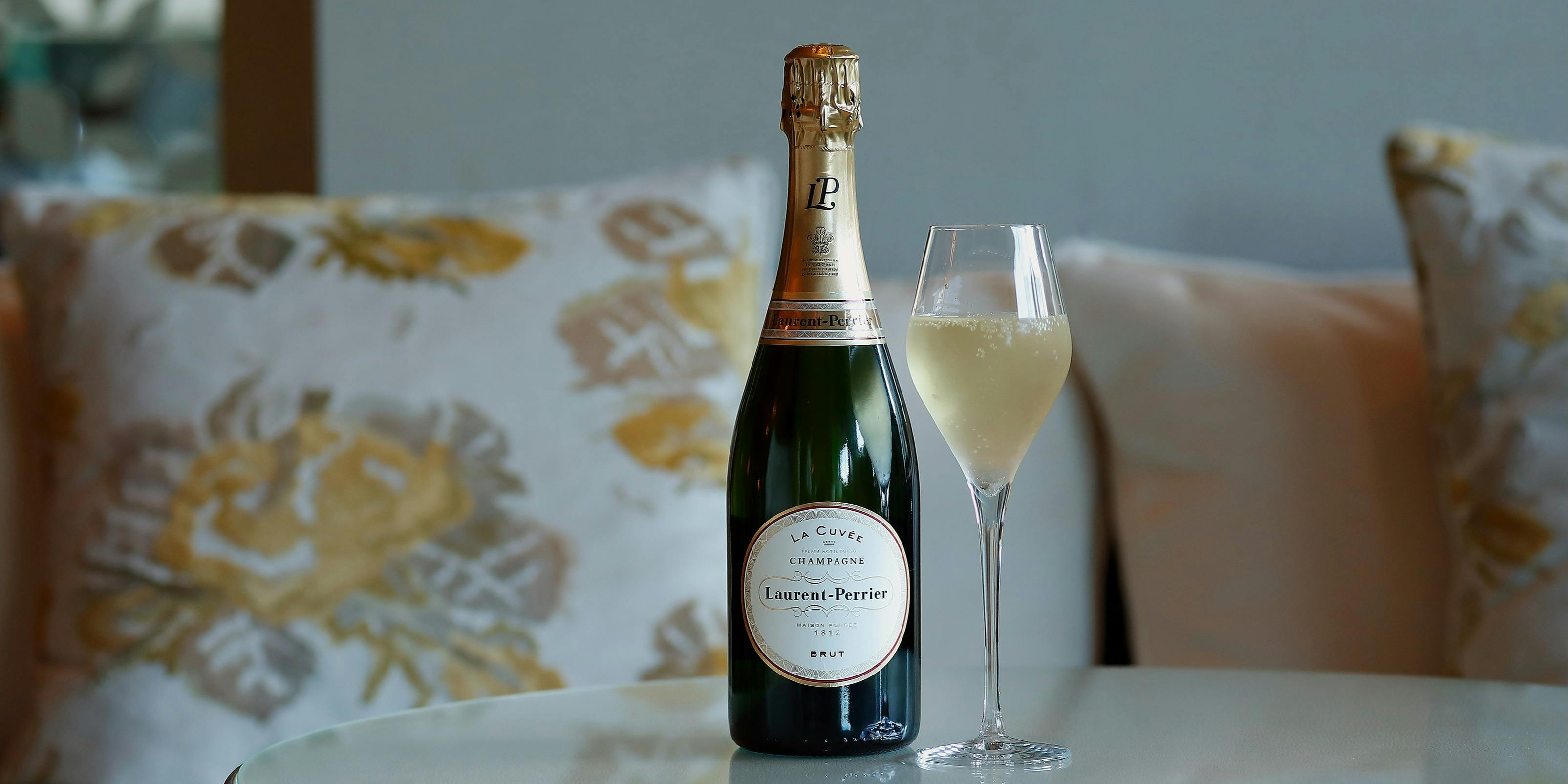 ザ パレス ラウンジ（The Palace Lounge）