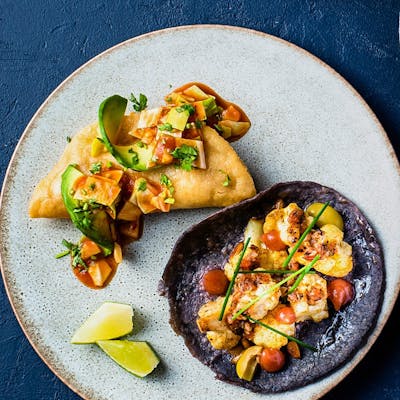 進化したタコスの味わい、魅力的な最新メキシカン料理が楽しめる人気店