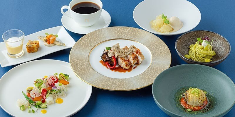 【窓際確約 Anniversary Dinner】グラスシャンパン＋魚料理＆肉料理のWメイン、デザートなど全6品