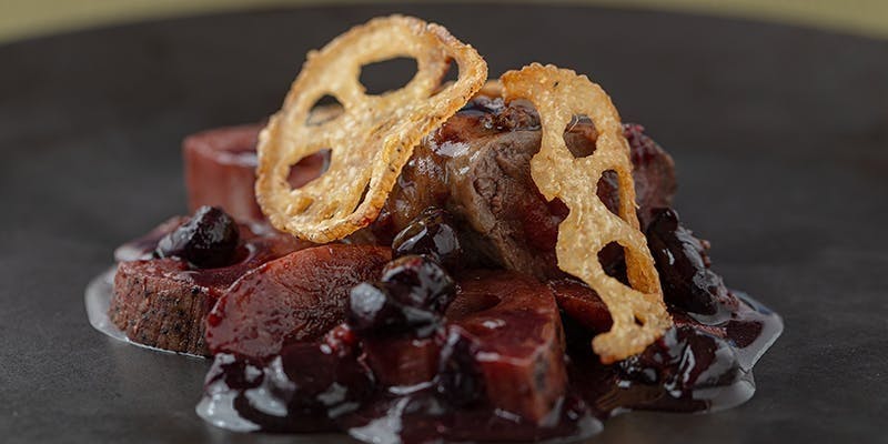 【季節の味覚】厳選された亀岡牛と旬の魚料理のWメインを贅沢に堪能