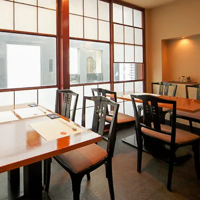 落ち着いた雰囲気の店内