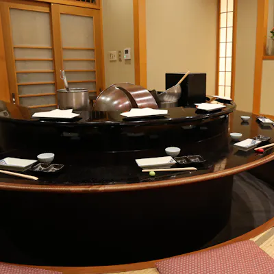 100年近く続く老舗店で贅沢なひと時を