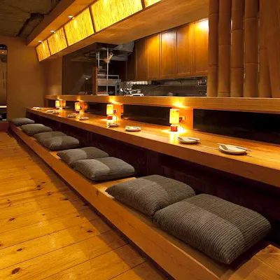 木のぬくもりを感じられる店内