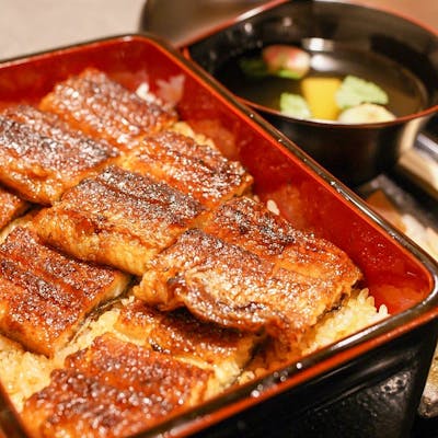 丁寧に仕上げる極上の鰻