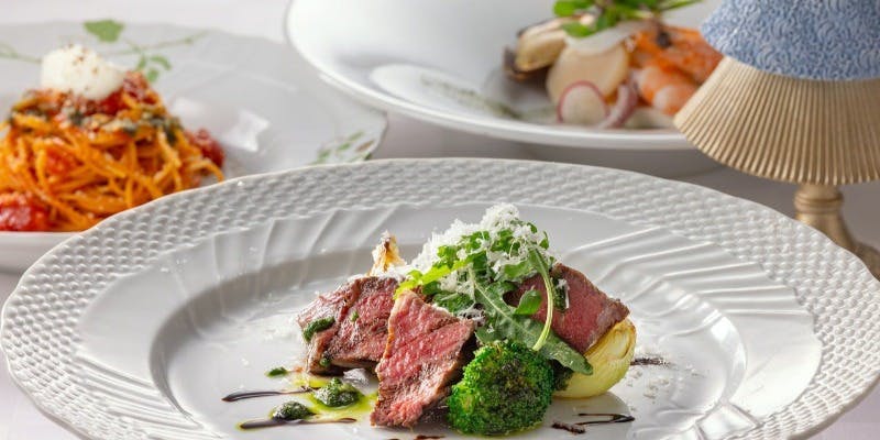 【Xmas2025】＜クリスマスランチコース＞美しい彩りやアレンジしたクリスマスメニューを堪能