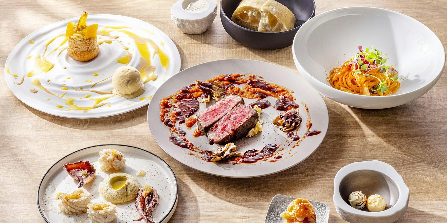 District Brasserie, Bar, Lounge（ディストリクト ブラッスリー バー ラウンジ）