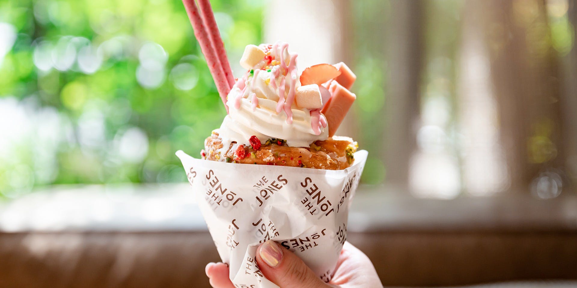 The Jones Cafe Bar（ザ ジョーンズ カフェ バー）