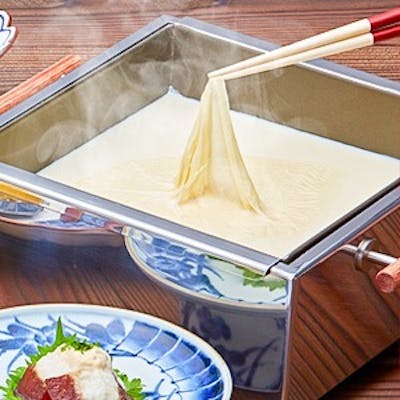 目の前で引き上げる出来たての湯葉