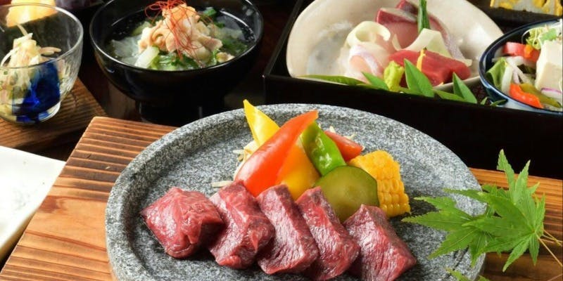 【宇治コース】和牛もも肉の石焼き、メンチカツ等全9品＋選べる1ドリンク（個室確約）