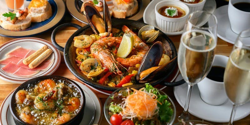 【土日祝限定ランチコースB】生ハム、前菜、アヒージョや選べるパエリア＋2ドリンク（14時以降限定）