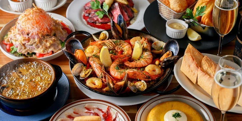 【キングス】最高級の生ハム、フィッシュ＆チップス、パエリアと豪華絢爛！＋スペシャル飲み放題（2名～）