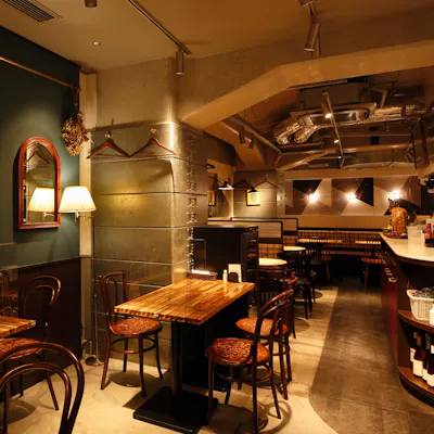 スタイリッシュな雰囲気の店内