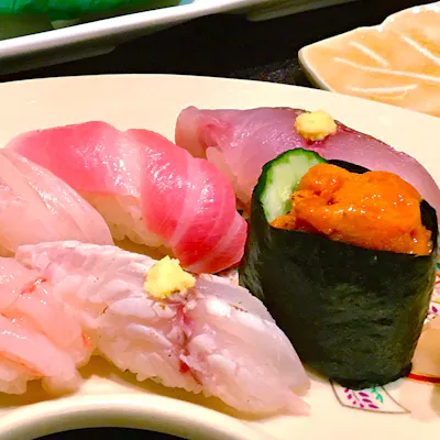 お寿司と一品のコースをリーズナブルにお楽しみいただけます。