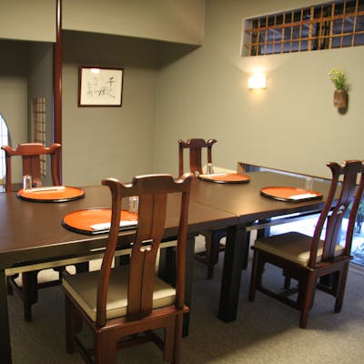 大小4つの個室を完備。ご接待やご家族のお祝い行事等にご利用に最適